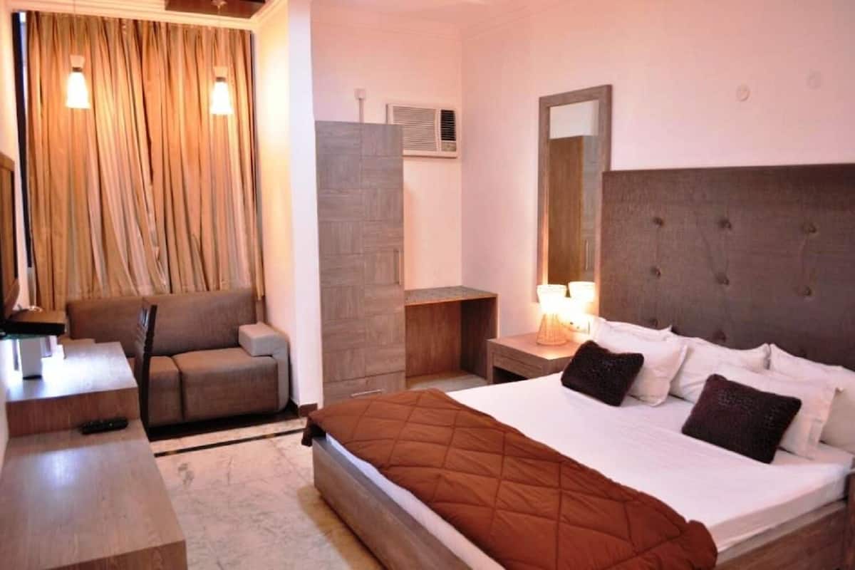 Family Suite | 1 bedroom, soundproofing, WiFi, bed sheets