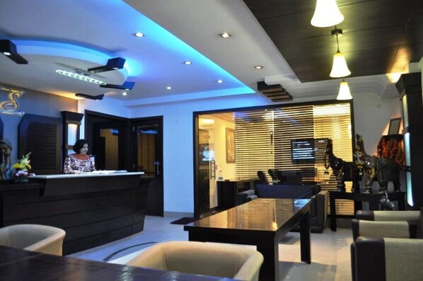 Lobby - Hotel Solo Victoria (New Delhi)