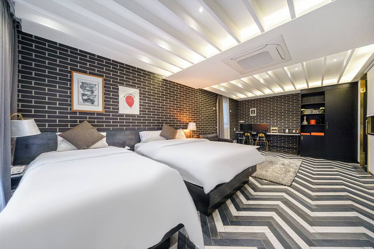 Premium Twin Room, City View