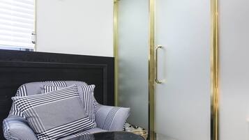 Deluxe Twin Room | Desk, soundproofing, free WiFi