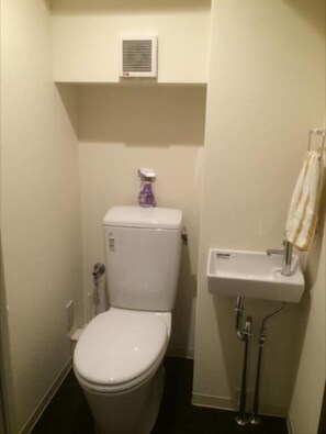 Habitación con 2 camas individuales, para no fumadores (Separate type bathroom) | Baño | Tina con regadera, amenidades de baño gratuitas, secadora de cabello 