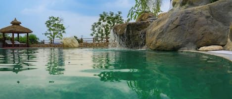 Pool waterfall