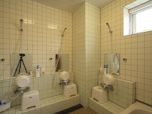 Free toiletries, hair dryer, slippers, towels - Island Hostel Rebunshiri (Rebun)