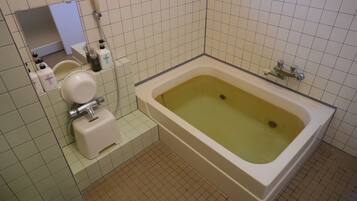 Gratis toiletartikelen, een haardroger, pantoffels, handdoeken