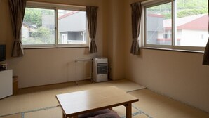  傳統客房 (Japanese Style, for 3 Guests) | 客房內保險箱、免費無線上網