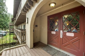 Property entrance - 56SLL - Fireplace - Inexpensive - Kitchenette - Sleeps 4 (Deming)