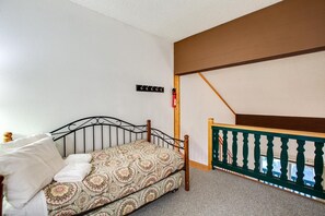 1 bedroom, free WiFi, bed sheets - 56SLL - Fireplace - Inexpensive - Kitchenette - Sleeps 4 (Deming)