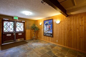 Interior entrance - 56SLL - Fireplace - Inexpensive - Kitchenette - Sleeps 4 (Deming)
