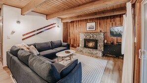 Fireplace - 27GS - BBQ - Pets Ok - WiFi - Sleeps 8 (Deming)
