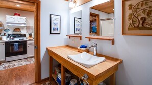 Villa (1 Bedroom) | Bathroom | Shower, towels, soap, toilet paper - 04SL - Hot Tub - BBQ - Pets OK - Sleeps 5 (Deming)