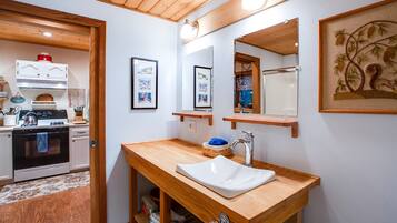 Villa (1 Bedroom) | Bathroom | Shower, towels, soap, toilet paper