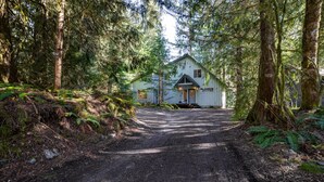 Property grounds - 19MBR - Hot Tub - Sauna - BBQ - Pets Ok - WiFi - Sleeps 10 (Deming)