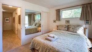 Villa (5 Bedrooms) - 19MBR - Hot Tub - Sauna - BBQ - Pets Ok - WiFi - Sleeps 10 (Deming)
