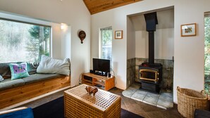 Villa (5 Bedrooms) | Living room - 19MBR - Hot Tub - Sauna - BBQ - Pets Ok - WiFi - Sleeps 10 (Deming)