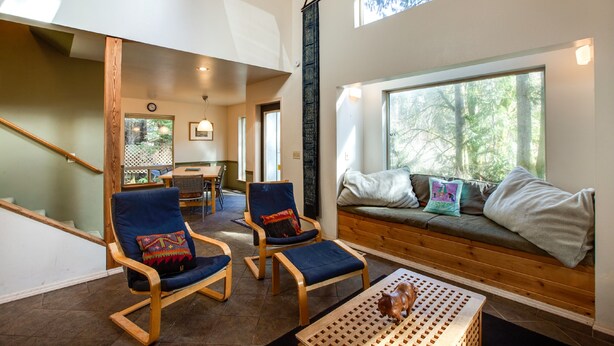 Villa (5 Bedrooms) | Living room - 19MBR - Hot Tub - Sauna - BBQ - Pets Ok - WiFi - Sleeps 10 (Deming)