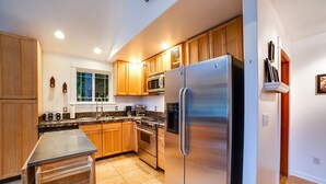 Villa (3 Bedrooms) | Private kitchen | Coffee/tea maker, fridge, microwave, oven - 01SL-Hot Tub-Pets OK-BBQ-WIFI - Sleeps 8 (Deming)
