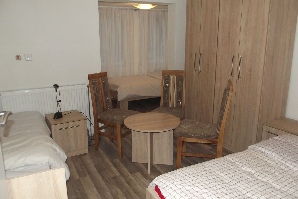 Chambre Triple, salle de bains commune