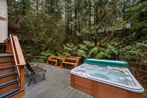 Private spa tub