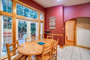 Family dining - 34SL - Hot Tub - BBQ - Ping Pong Table - Sleeps 8 (Deming)