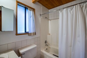 Bathroom - 53MBR - Hot Tub - Wi-Fi - Sleeps 6 (Deming)