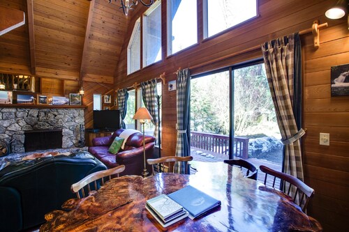 53MBR - Hot Tub - Wi-Fi - Sleeps 6