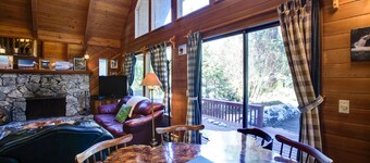 53MBR - Hot Tub - Wi-Fi - Sleeps 6