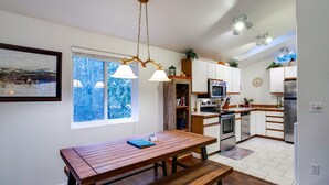 Family dining - 16GS - Hot Tub - BBQ - Pets Ok - Sleeps 2 (Deming)