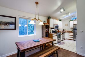 Family dining - 16GS - Hot Tub - BBQ - Pets Ok - Sleeps 2 (Deming)