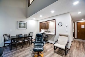 Apartment (2 Bedrooms) | Dining room - 68SW - Fireplace - Washer/Dryer - Dishwasher- Sleeps 4 (Deming)