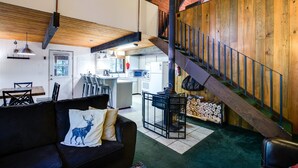 Villa (2 Bedrooms) | Living area - 98SL - Hot Tub - BBQ - Pets Ok - WiFi - Sleeps 6 (Deming)