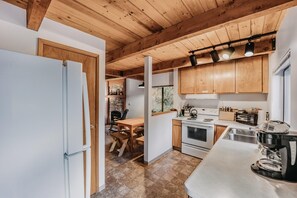 Cabin (3 Bedrooms) | Private kitchen | Full-size fridge, microwave, oven, coffee/tea maker
