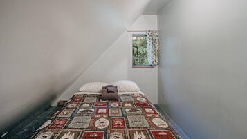 Cabin (3 Bedrooms) | 3 bedrooms, free WiFi, bed sheets