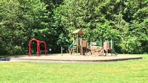 Unclassified image, 2 of 32, button - 67MF- Hot Tub - Pets Ok - BBQ - Sleeps 5 (Maple Falls)
