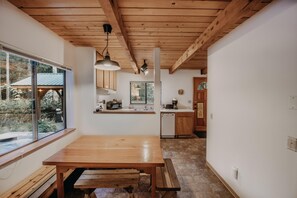 เคบิน (3 Bedrooms) | บริการอาหารในห้องพัก