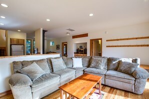 Villa (3 Bedrooms) | Living room