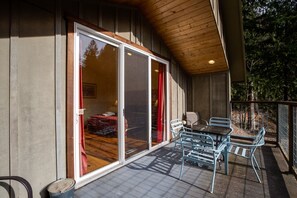 Villa (3 Bedrooms) | Balcony