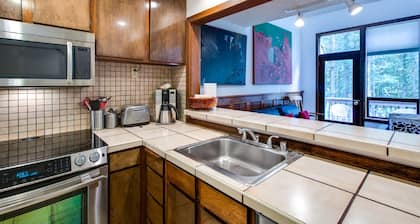 57SW - Fireplace - WiFi - Sleeps 6
