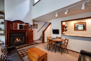 Apartment (2 Bedrooms) | Living room