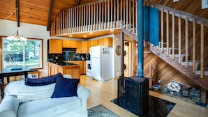 House (2 Bedrooms) | Living area | DVD player - 99MBR - Hot Tub - WiFi - Pets Ok - BBQ - Sleeps 6 (Deming)