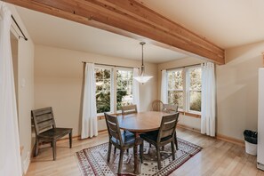 Family dining - 095GS - Hot Tub - WiFi - Pets Ok - Sleeps 4 (Deming)