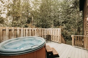 Villa (2 Bedrooms) | Private spa tub