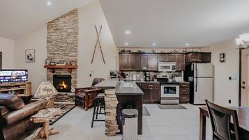 Villa (2 Bedrooms) | Private kitchen | Full-size fridge, microwave, oven, stovetop