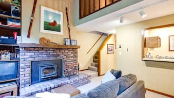 Apartment (2 Bedrooms) | Living room | Fireplace, DVD player, table tennis