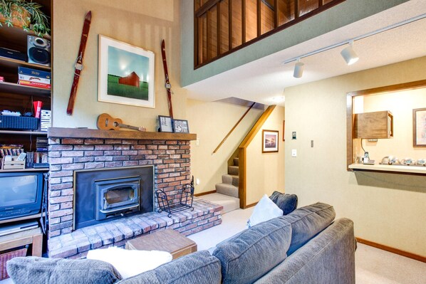 Apartment (2 Bedrooms) | Living room | Fireplace, DVD player, table tennis