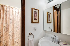 Leilighet (2 Bedrooms) | Bad | Håndklær, såpe og toalettpapir