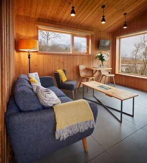 Lounge - Ardcana (Strath)