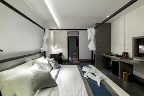 Junior Double Room, 1 King Bed, Mezzanine | Egyptian cotton sheets, premium bedding, down comforters - Hoteldelhomme (Phnom Penh)