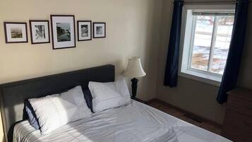 2 bedrooms, iron/ironing board, free WiFi, bed sheets