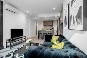 LED TV - 65elite Luxry Club@2br1bth Aptfreewififreetram (Carlton)