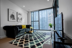 LED TV - 65elite Luxry Club@2br1bth Aptfreewififreetram (Carlton)